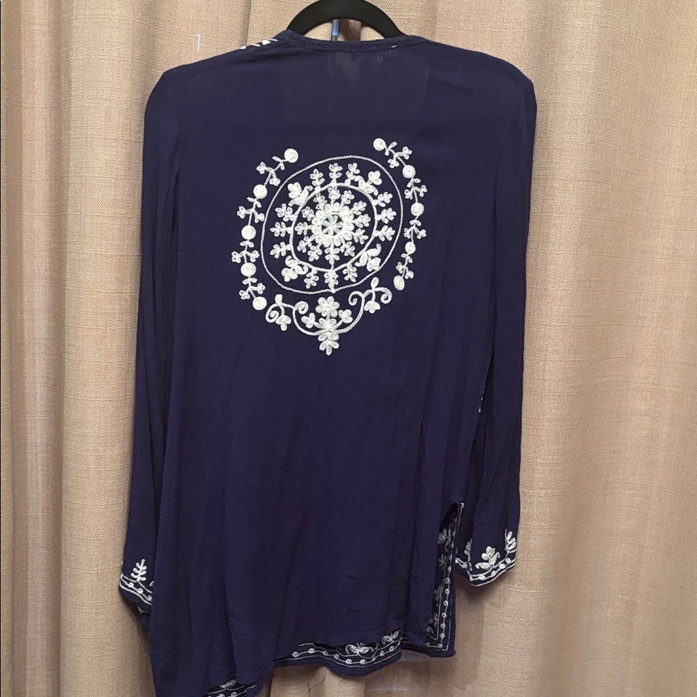 Chic Navy Blue Embroidered Women's Tunic - Picture 2 of 2